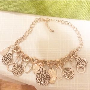 🎄Laura Ashley Bib Necklace